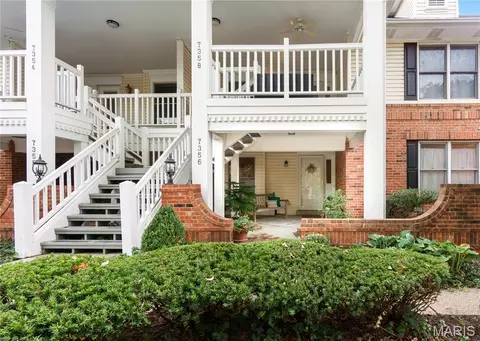 7356 Whitehall Colonial Ln, Saint Louis, MO 63119