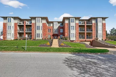123 W Bodley Ave #303, Kirkwood, MO 63122