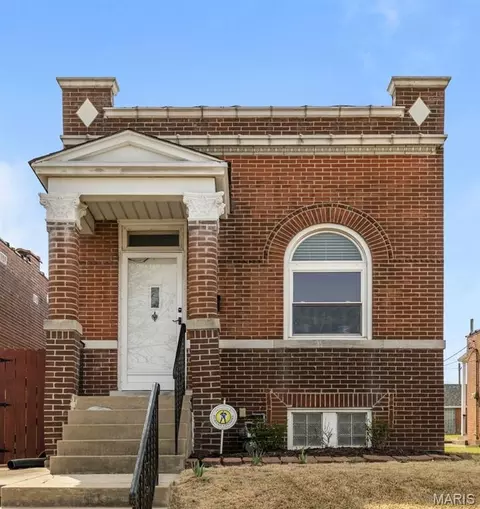 5252 Botanical Ave, Saint Louis, MO 63110