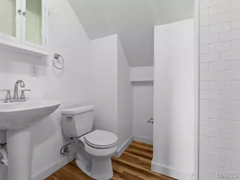 Bath - 306 Walnut St, Waterloo, IL 62298 photo 1 of 2