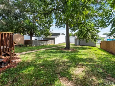 Exterior - 306 Walnut St, Waterloo, IL 62298 photo 5 of 7