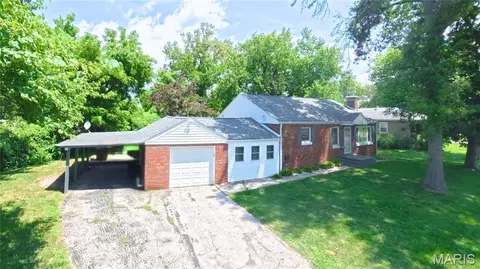 Exterior - 504 W Fourth St, O'fallon, IL 62269 photo 5 of 6