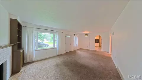 Living - 504 W Fourth St, O'fallon, IL 62269 photo 3 of 4