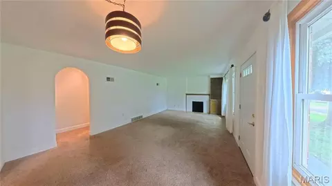 Living - 504 W Fourth St, O'fallon, IL 62269 photo 2 of 4
