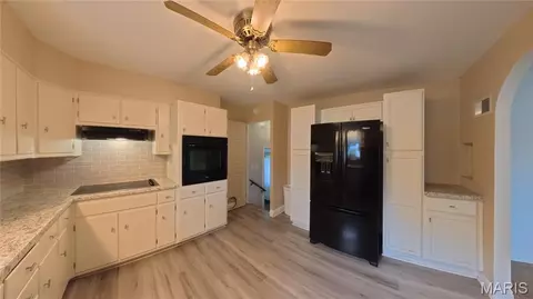 Entry Way - 504 W Fourth St, O'fallon, IL 62269 photo 4 of 5