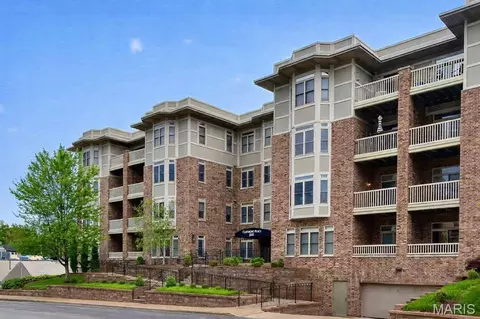 540 N And South Rd #103, University City, MO 63130