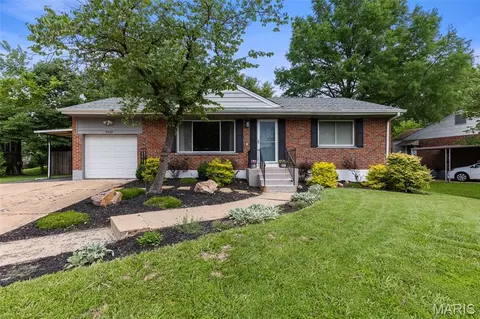 9509 Arban Dr, Crestwood, MO 63126