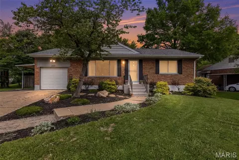 9509 Arban Dr, Crestwood, MO 63126