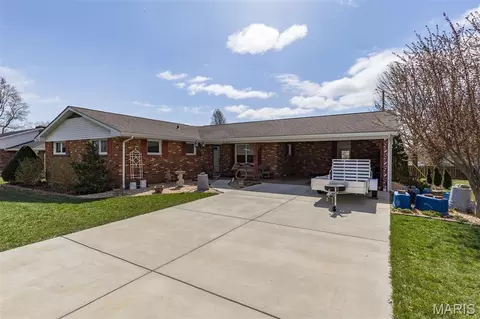 118 S Westwood Dr, Farmington, MO 63640