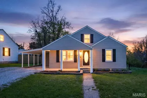 404 E Lakeview Dr, Warrenton, MO 63383