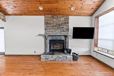 Living - 4242 Quirin Rd, Smithton, IL 62285 photo 2 of 3
