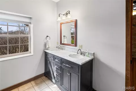 Bath - 4242 Quirin Rd, Smithton, IL 62285 photo 2 of 9