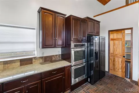 Kitchen - 4242 Quirin Rd, Smithton, IL 62285 photo 4 of 7