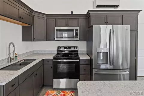 Kitchen - 4242 Quirin Rd, Smithton, IL 62285 photo 6 of 7