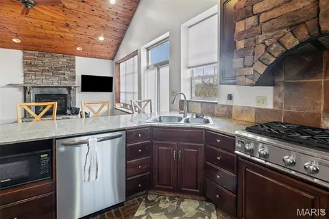 Kitchen - 4242 Quirin Rd, Smithton, IL 62285 photo 2 of 7