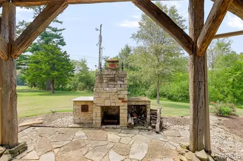 Exterior - 4242 Quirin Rd, Smithton, IL 62285 photo 4 of 14