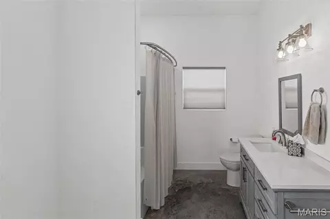 Bath - 4242 Quirin Rd, Smithton, IL 62285 photo 8 of 9