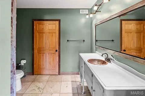 Bath - 4242 Quirin Rd, Smithton, IL 62285 photo 6 of 9