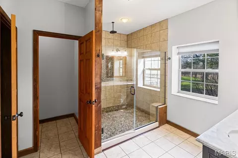 Bath - 4242 Quirin Rd, Smithton, IL 62285 photo 1 of 9