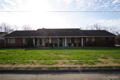 1402 Greenway Dr, Jackson, MO 63755