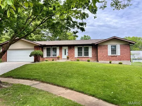 9923 Regalton Ct, Affton, MO 63123