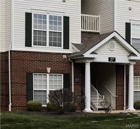 37 Kassebaum Ln #207, Saint Louis, MO 63129