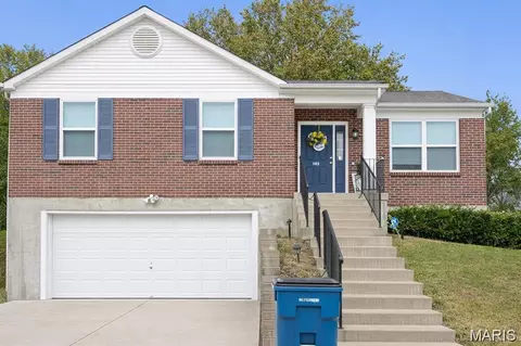 1260 Gahan Dr, Florissant, MO 63031