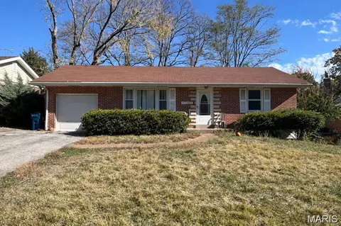 4708 N Hills Ln, Saint Louis, MO 63121