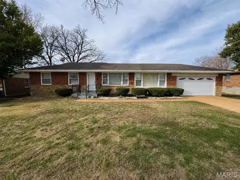 10449 Bellefontaine Rd, Saint Louis, MO 63137