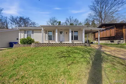 729 Vanderville Dr, Fenton, MO 63026