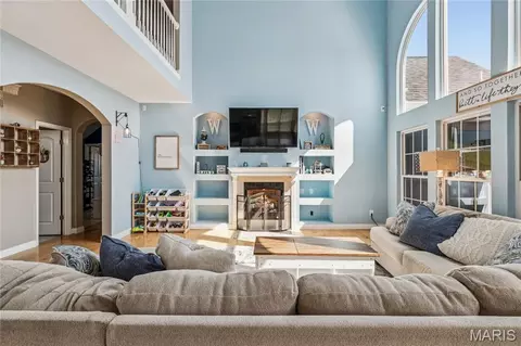 Living - 80 Morgan Valley Ln, Foley, MO 63347 photo 3 of 3