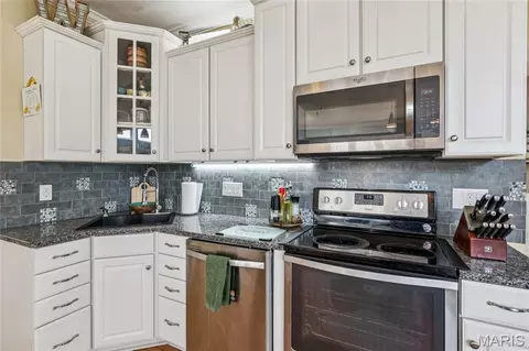 Kitchen - 80 Morgan Valley Ln, Foley, MO 63347 photo 5 of 7