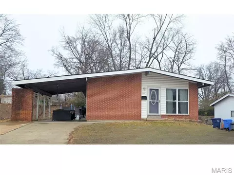 1155 Saint Anthony Ln, Florissant, MO 63033