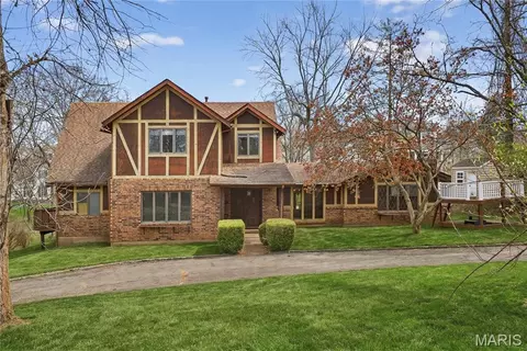 13777 Clayton Rd, Town And Country, MO 63017