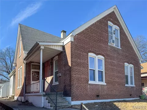 315 N 4th St, Belleville, IL 62220