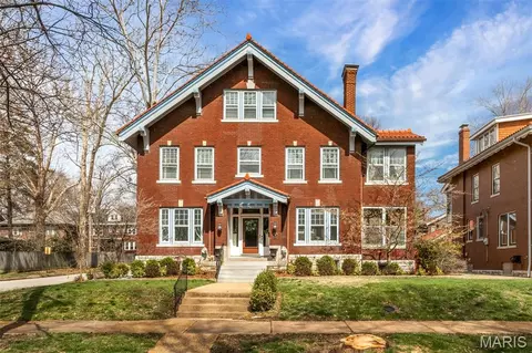 6843 Waterman Ave, Saint Louis, MO 63130
