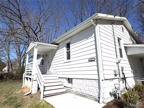 Exterior - 417 S 8th St, Belleville, IL 62220 photo 2 of 5