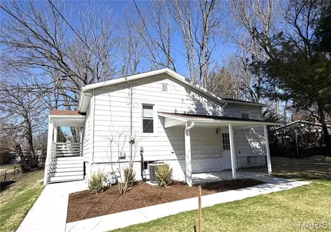 417 S 8th St, Belleville, IL 62220