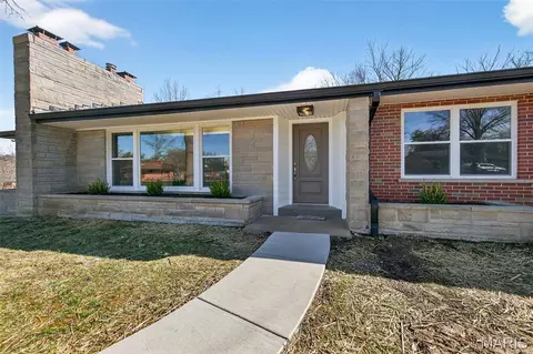 14 Fairwinds Ct, Saint Louis, MO 63132
