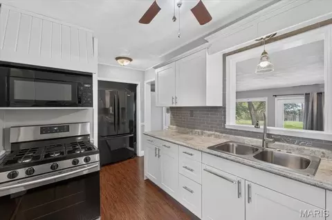 Kitchen - 114 Central Ave, O'fallon, IL 62269 photo 2 of 2