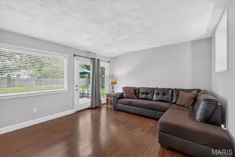 Living - 114 Central Ave, O'fallon, IL 62269 photo 3 of 3