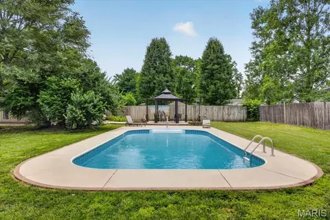 Exterior - 114 Central Ave, O'fallon, IL 62269 photo 5 of 9