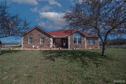 2220 Curtis St, Lebanon, MO 65536