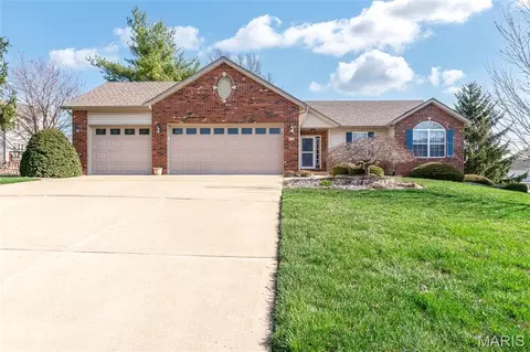 171 Crystal Gate Ln, Glen Carbon, IL 62034