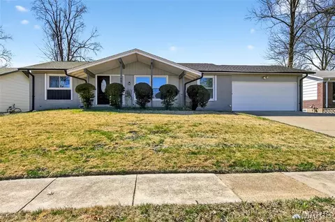 3027 Westminster Dr, Florissant, MO 63033