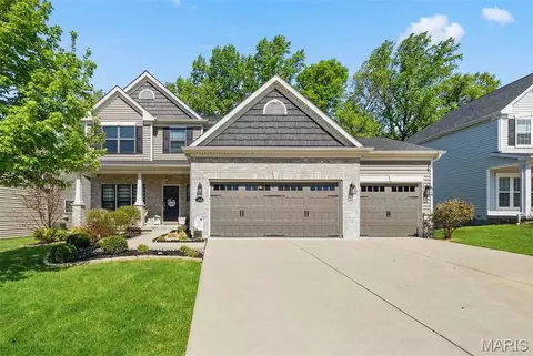 144 Oakleigh Park Ln, Saint Charles, MO 63303
