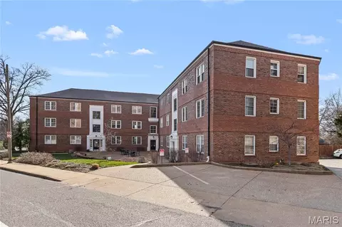 923 S Hanley Rd #A, Clayton, MO 63105