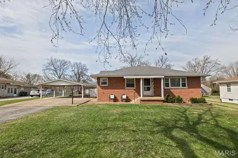 22 Lexington Dr, Fairview Heights, IL 62208