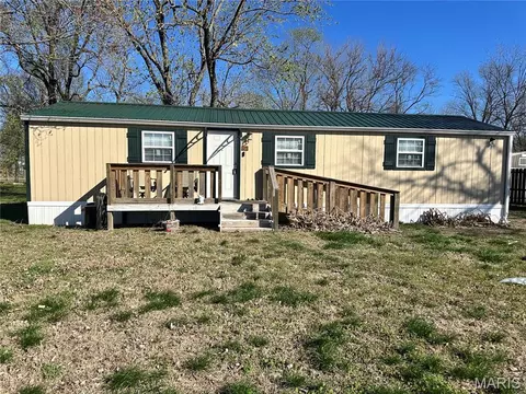 306 W Cedar St, Bertrand, MO 63823