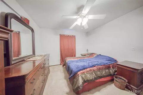 Bedroom - 402 Locust St, Cuba, MO 65453 photo 7 of 7